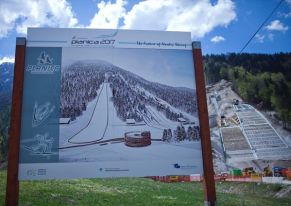 Read more about the article OPÓŹNIA SIĘ BUDOWA KOMPLEKSU SKOCZNI w PLANICY